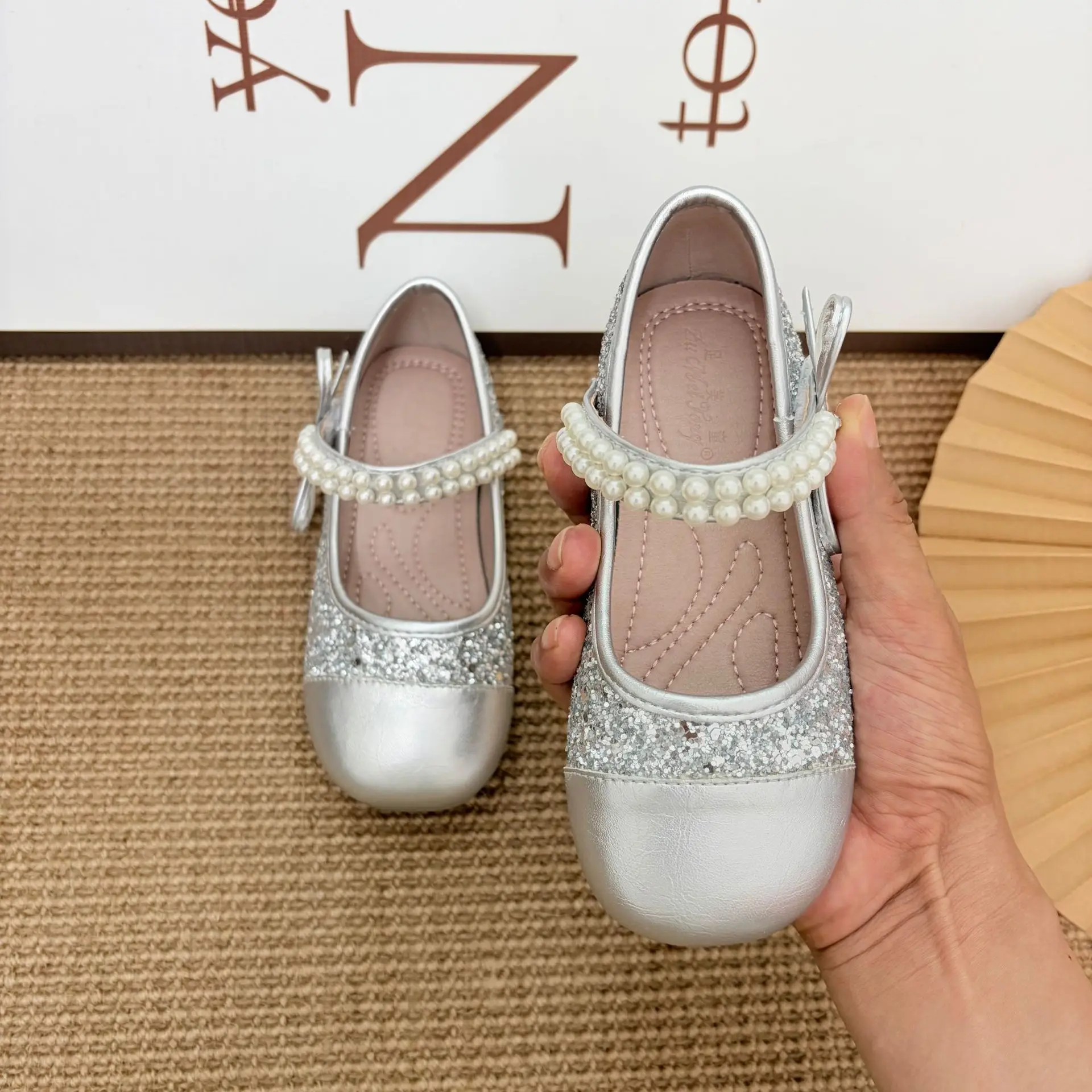 Kids'Casual Shoes PU Leather Spring Fashion Pearl Outdoor Flat Bottom For Girls Designer Anti-slip Silver White Size 23-35
Kids'Casual Shoes PU Leather Spring Fashion Pearl Outdoor Flat Bottom For Girls Designer Anti-slip Silver White Size 23-35