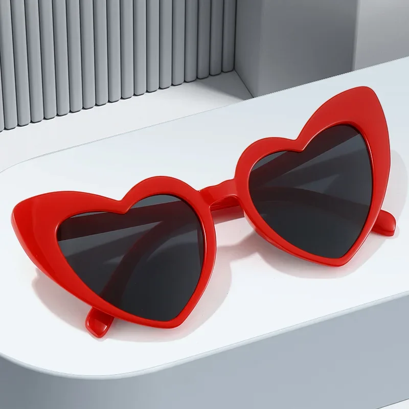 Europe and The United States Red Heart-shaped Sunglasses Personality Heart Large Frame Fashion Trend Sunglasses
Europe and The United States Red Heart-shaped Sunglasses Personality Heart Large Frame Fashion Trend Sunglasses