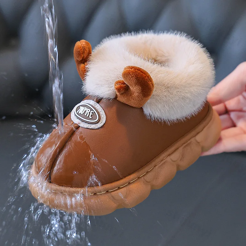 Детская домашняя хлопковая обувь, новинка 2023 года, зимняя обувь для мальчиков и девочек, нескользящая плюшевая теплая пушистая обувь на мягкой подошве, повседневная обувь для дома