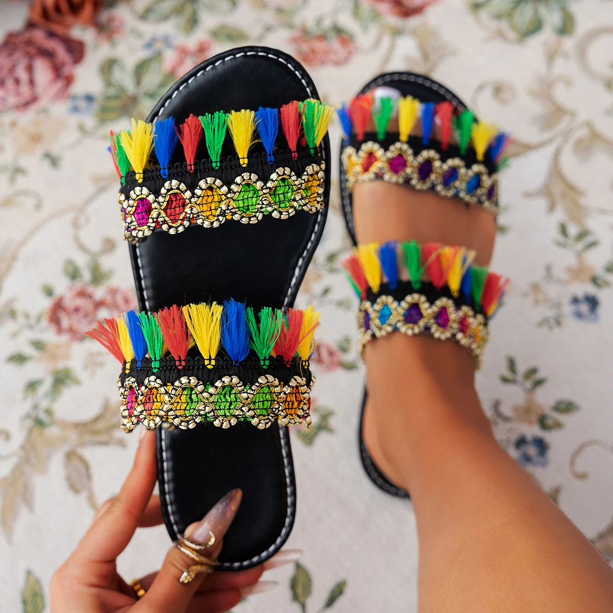 2025 New Women Slippers Casual Comfortable Beach Slippers Bohemia Style Flat Shoes Ladies Outdoor Fashion Sandals Slides Women
2025 New Women Slippers Casual Comfortable Beach Slippers Bohemia Style Flat Shoes Ladies Outdoor Fashion Sandals Slides Women