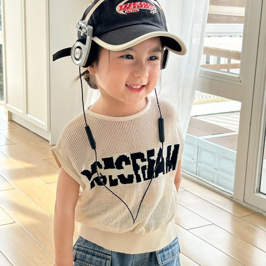 Children's 2024 Spring/Summer Korean New Fashion Letter Sleeveless Knitted Sweater Girl's Fashionable Hollow Tank Top Short
Children's 2024 Spring/Summer Korean New Fashion Letter Sleeveless Knitted Sweater Girl's Fashionable Hollow Tank Top Short