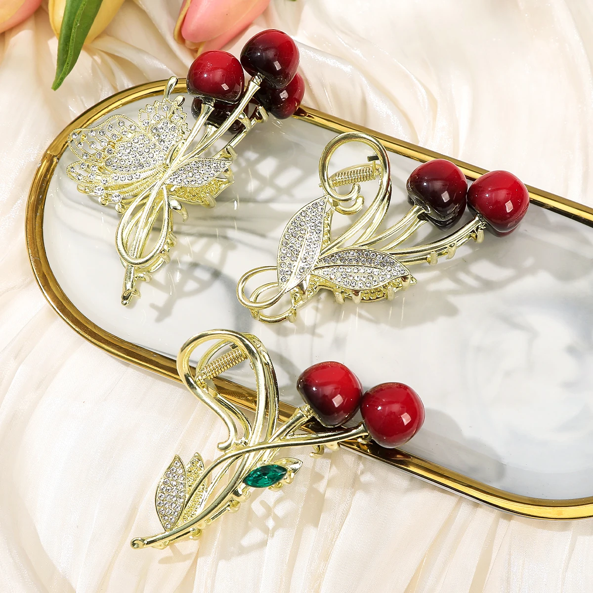 Cherry Alloy Rhinestone Hair Claw For Women Simple French Retro Hairpin Hair Clip Fashion Hairpin Elegant Hair Accessories
Cherry Alloy Rhinestone Hair Claw For Women Simple French Retro Hairpin Hair Clip Fashion Hairpin Elegant Hair Accessories
