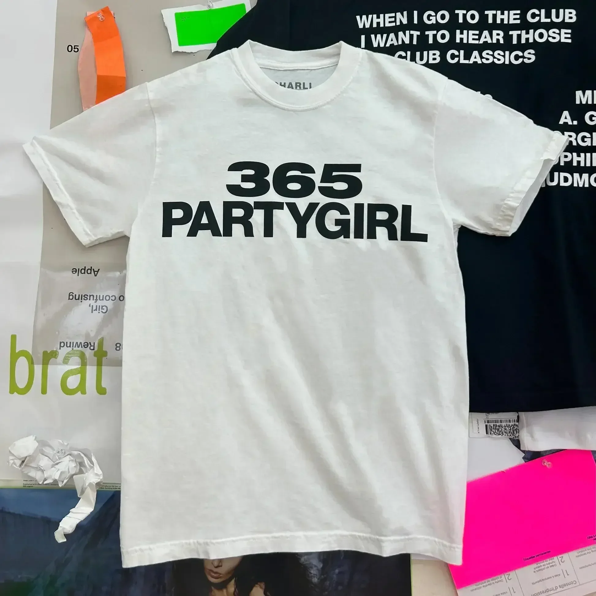 Альбом Charli XCX Brat 365, футболка PARTYGIRL, женская одежда в стиле ретро, эстетика, нейтральная уличная футболка
Альбом Charli XCX Brat 365, футболка PARTYGIRL, женская одежда в стиле ретро, эстетика, нейтральная уличная футболка