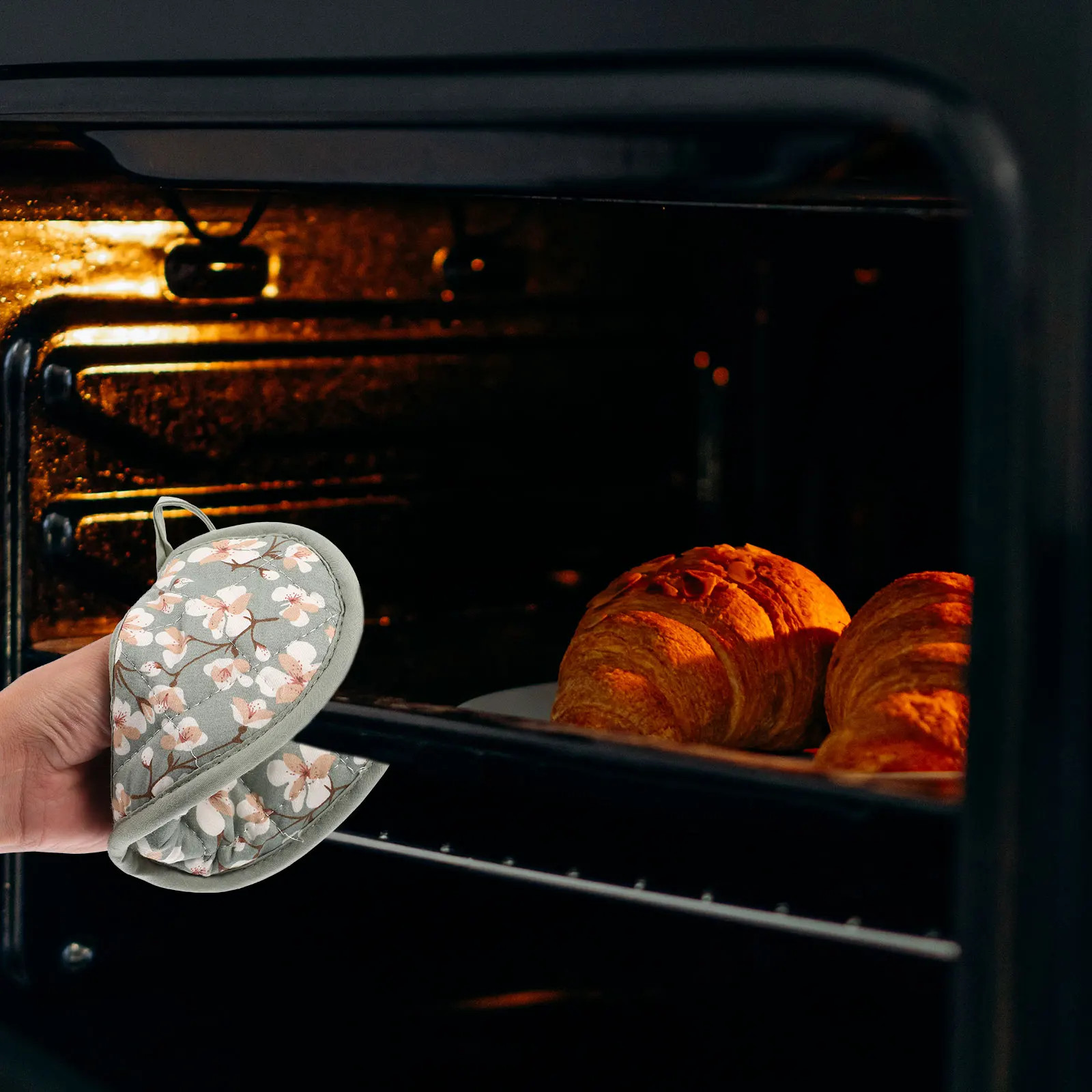 Heat Resistant Gloves Cooking Anti Scald Mittens Barbecue Kitchen Protection Premium Cotton Storage Hole Design
Heat Resistant Gloves Cooking Anti Scald Mittens Barbecue Kitchen Protection Premium Cotton Storage Hole Design