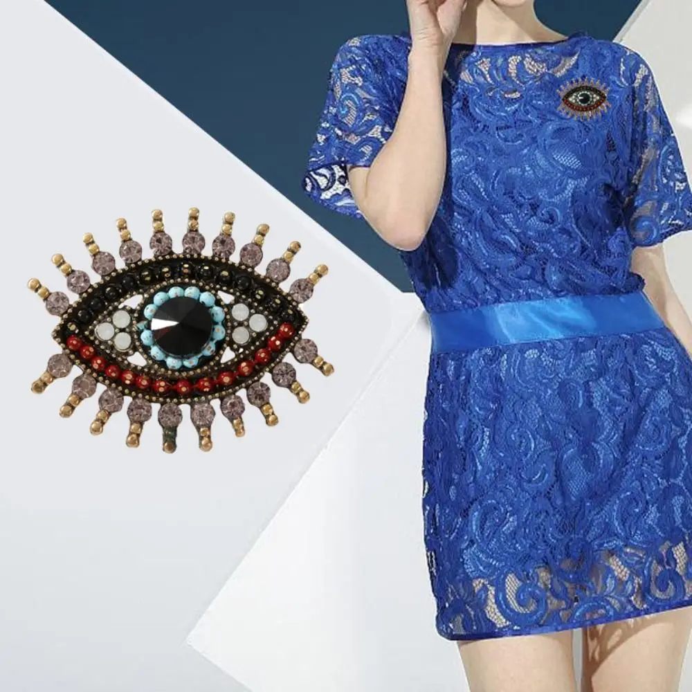 Mini Decoration Devil Eye Brooch Pin Crystal Pendant Vintage Luxury Badge Pin Hollow Out Rhinestone Eye Brooches Gifts
Mini Decoration Devil Eye Brooch Pin Crystal Pendant Vintage Luxury Badge Pin Hollow Out Rhinestone Eye Brooches Gifts