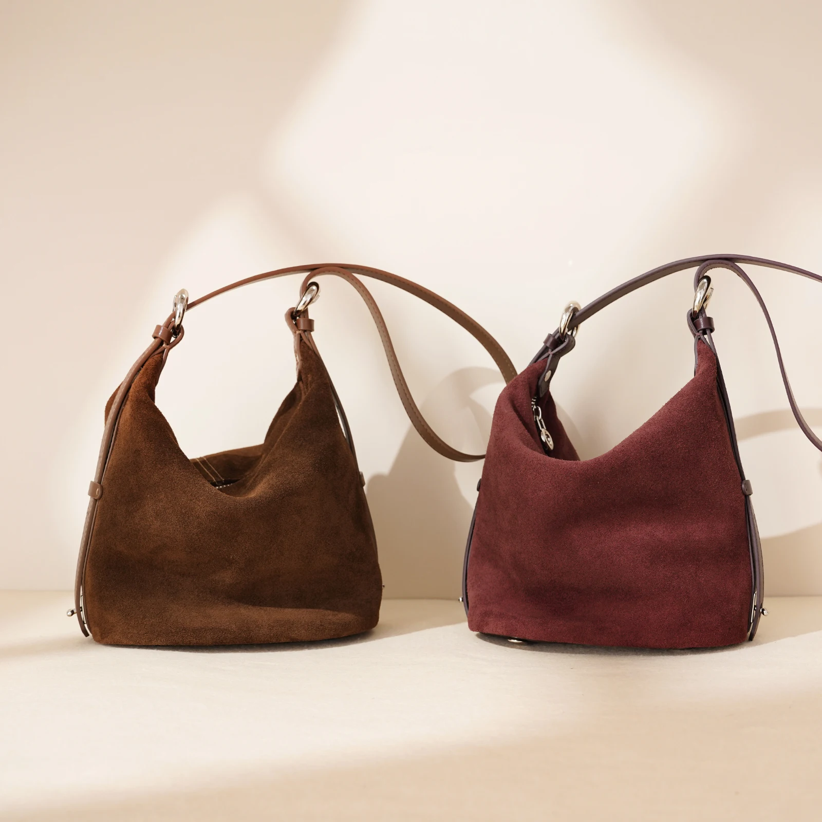 New Trend Matte Cowhide Casual Shoulder Crossbody Bag Retro Suede Handbag Genuine Leather Commuting Messenger Bags For Women
New Trend Matte Cowhide Casual Shoulder Crossbody Bag Retro Suede Handbag Genuine Leather Commuting Messenger Bags For Women