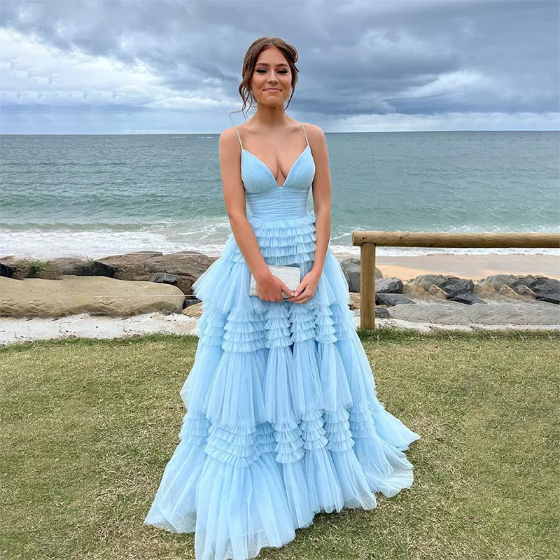 BLUE Prom Dresses Sexy V-neck Ruched Tulle Princess Evening Gown Elegant Tiered Ruffles Court Train Vestido De Noche for Women
BLUE Prom Dresses Sexy V-neck Ruched Tulle Princess Evening Gown Elegant Tiered Ruffles Court Train Vestido De Noche for Women