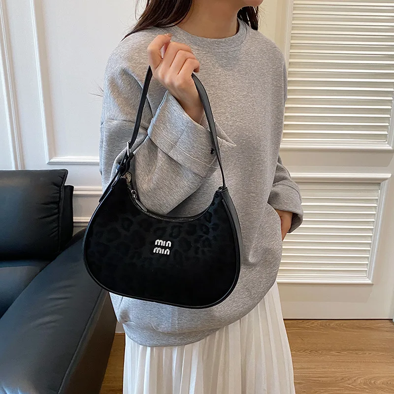 2025 Leopard Print Shoulder Bag, Luxe Crossbody Purse for Women, Versatile Day-to-Night Tote, Minimalist Sling Bag, Textured Top
2025 Leopard Print Shoulder Bag, Luxe Crossbody Purse for Women, Versatile Day-to-Night Tote, Minimalist Sling Bag, Textured Top