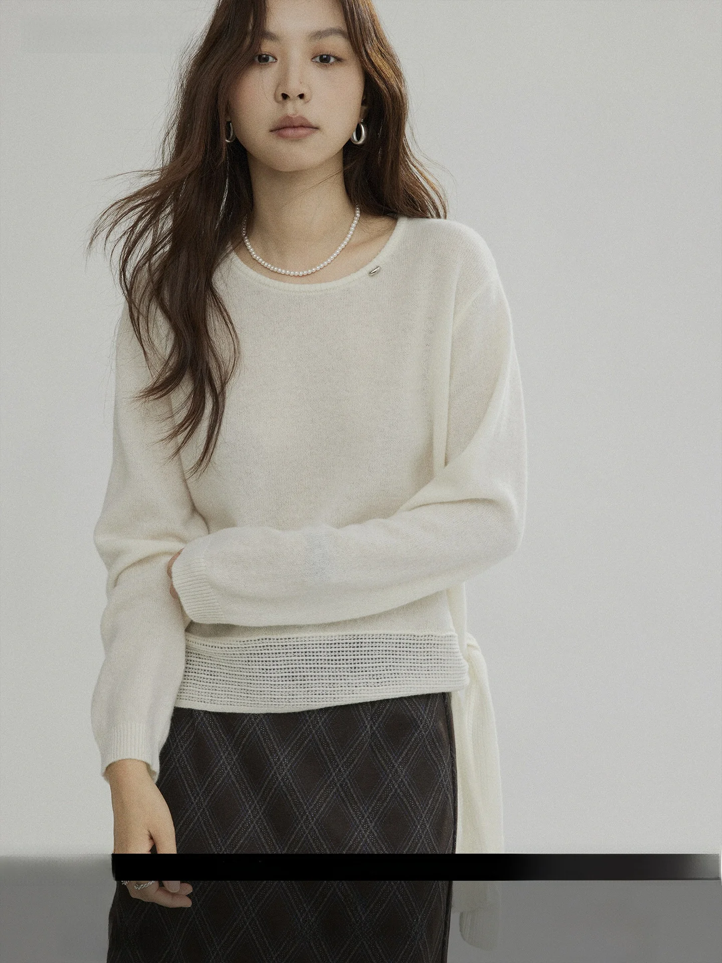 Женский джемпер Joli из чистой шерсти с круглым вырезом, повседневный, в расслабленном стиле, осенний, новый дизайн, простой, модный, укороченный, с длинными рукавами
Женский джемпер Joli из чистой шерсти с круглым вырезом, повседневный, в расслабленном стиле, осенний, новый дизайн, простой, модный, укороченный, с длинными рукавами