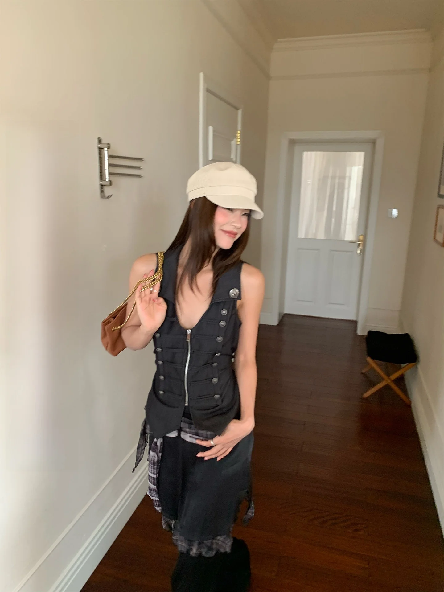 Retro Denim Design Sleeveless Collared Women's Vest Slim Fit Spring Summer Unique Top Zipper Decoration Polyester Blend
Retro Denim Design Sleeveless Collared Women's Vest Slim Fit Spring Summer Unique Top Zipper Decoration Polyester Blend
