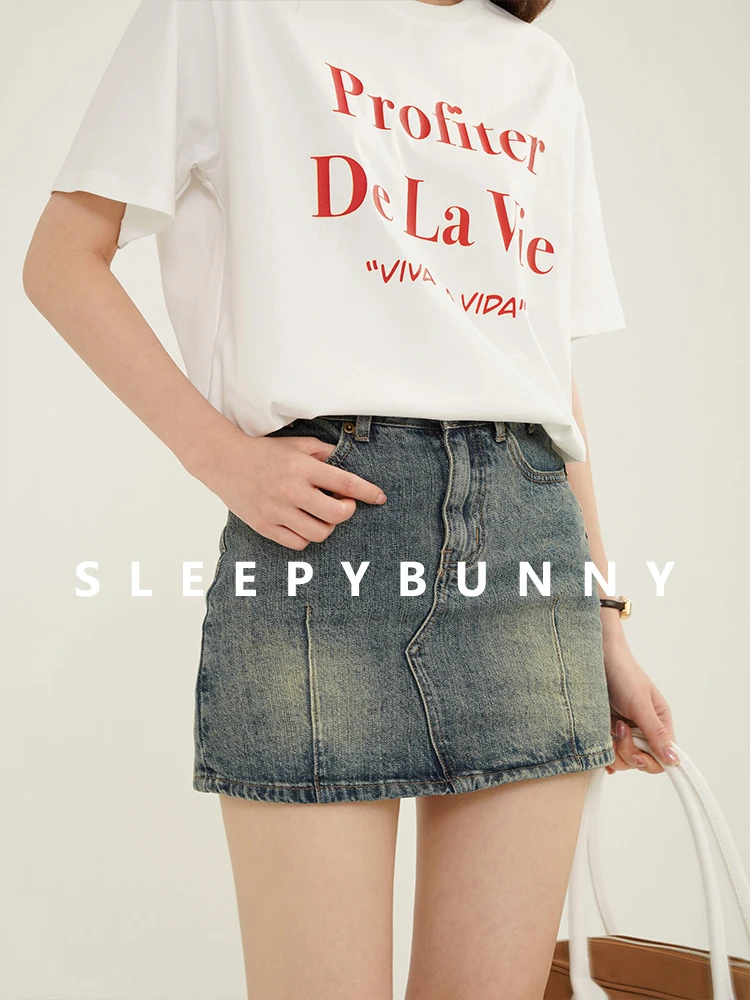 Vintage Washed Denim Mini Skirt High Waist A-Line Stretch Skirt Slim Fit Hip Hugging Short Skirt for Women Summer Autumn Outfit
Vintage Washed Denim Mini Skirt High Waist A-Line Stretch Skirt Slim Fit Hip Hugging Short Skirt for Women Summer Autumn Outfit