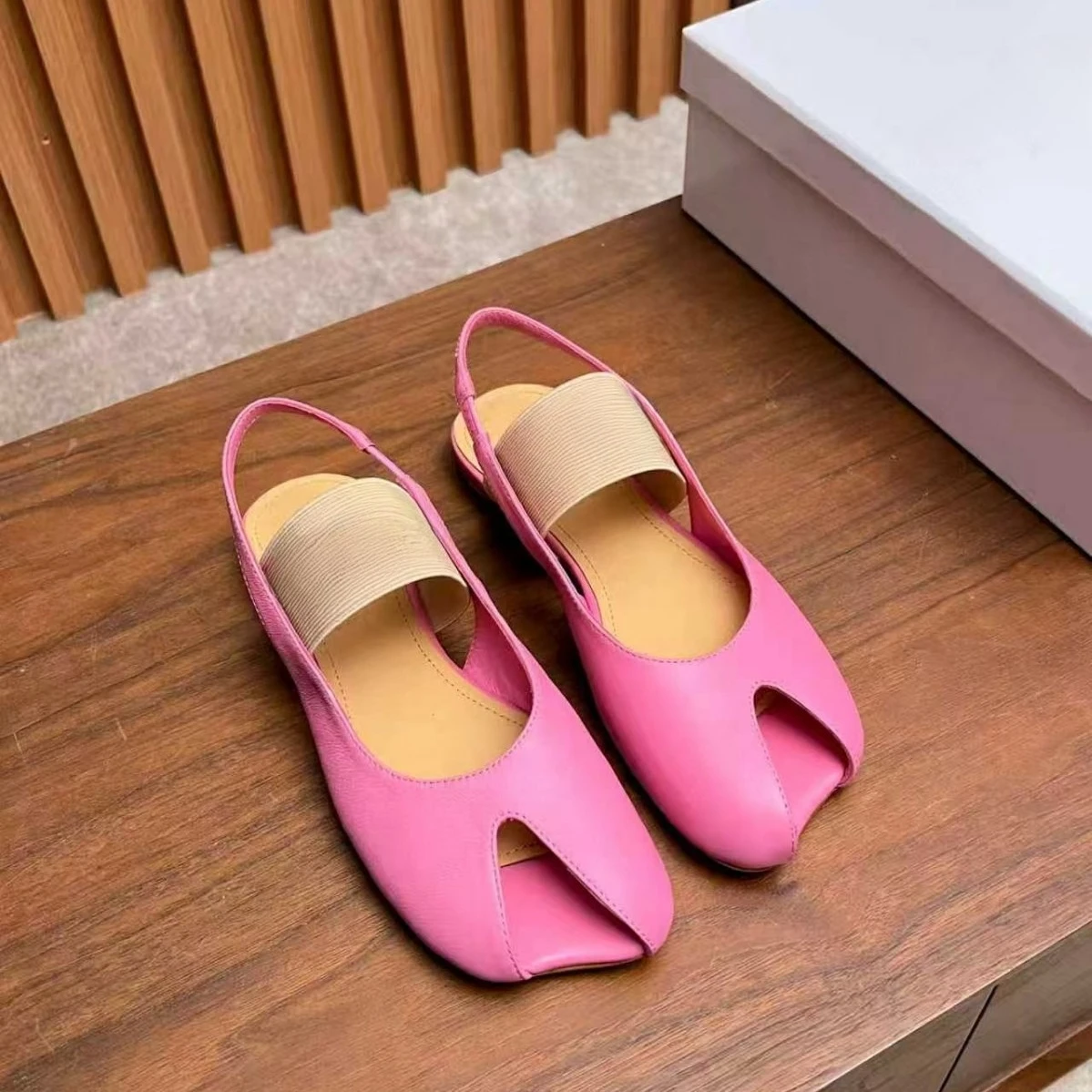 Spring Summer New Women's Genuine Sheepskin Single Strap Flats Fish Mouth Elastic Band Low Heel Mules Casual Backless Loafers
Spring Summer New Women's Genuine Sheepskin Single Strap Flats Fish Mouth Elastic Band Low Heel Mules Casual Backless Loafers