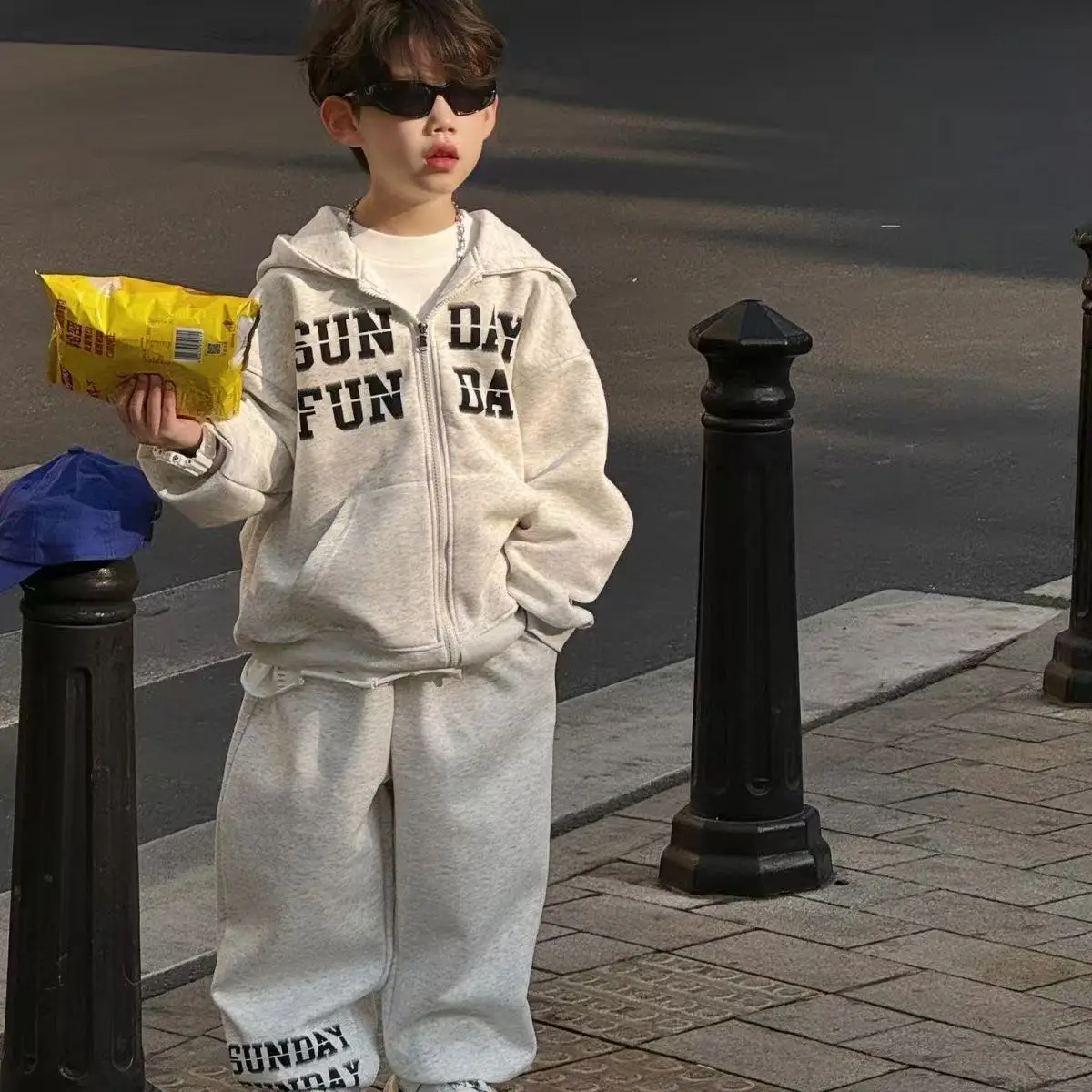 Spring and Autumn New Korean Edition Boys' Fashion Simple Style Baggy Cool Children's Two Piece Set Kids Outfits
Spring and Autumn New Korean Edition Boys' Fashion Simple Style Baggy Cool Children's Two Piece Set Kids Outfits