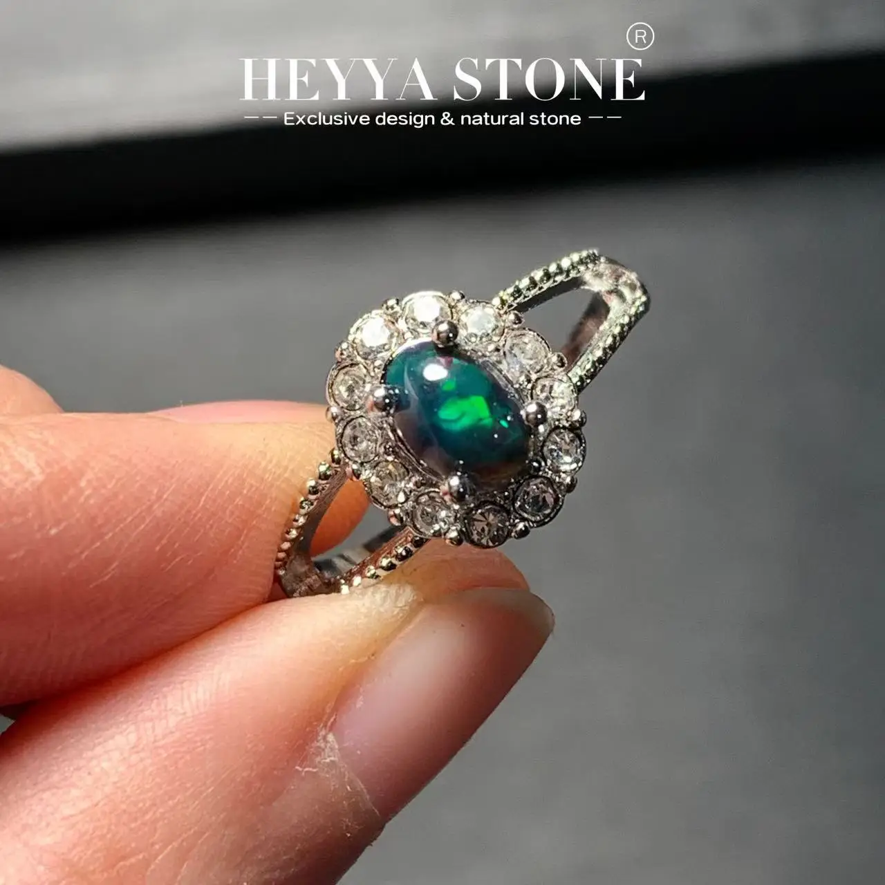 Кольцо HEYYA STONE с натуральным опалом для женщин, посеребренное 925, простое ювелирное изделие, драгоценный камень, классический стиль
Кольцо HEYYA STONE с натуральным опалом для женщин, посеребренное 925, простое ювелирное изделие, драгоценный камень, классический стиль