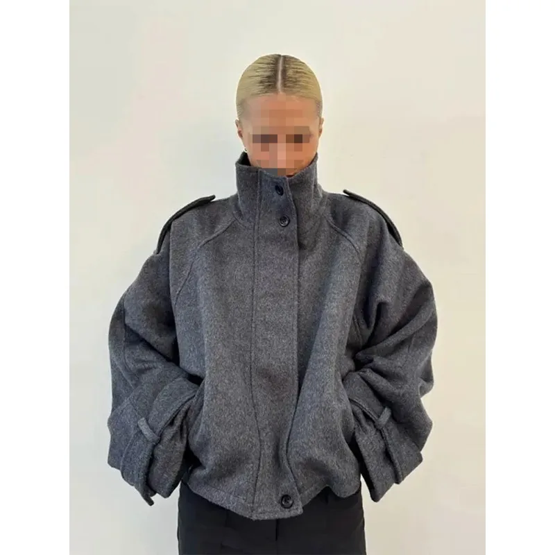 Высококачественная шерстяная куртка с воротником-стойкой, серого цвета, женская, осенне-зимняя, свободного кроя, повседневная.
Высококачественная шерстяная куртка с воротником-стойкой, серого цвета, женская, осенне-зимняя, свободного кроя, повседневная.