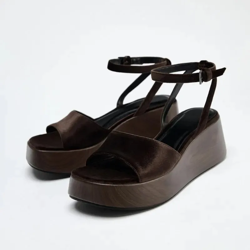 Retro Velvet Sandals Women's Platform Wedge Heels Open Toe Ankle Strap Clogs Comfortable Beach Resort Vacation Party Shoes
Retro Velvet Sandals Women's Platform Wedge Heels Open Toe Ankle Strap Clogs Comfortable Beach Resort Vacation Party Shoes