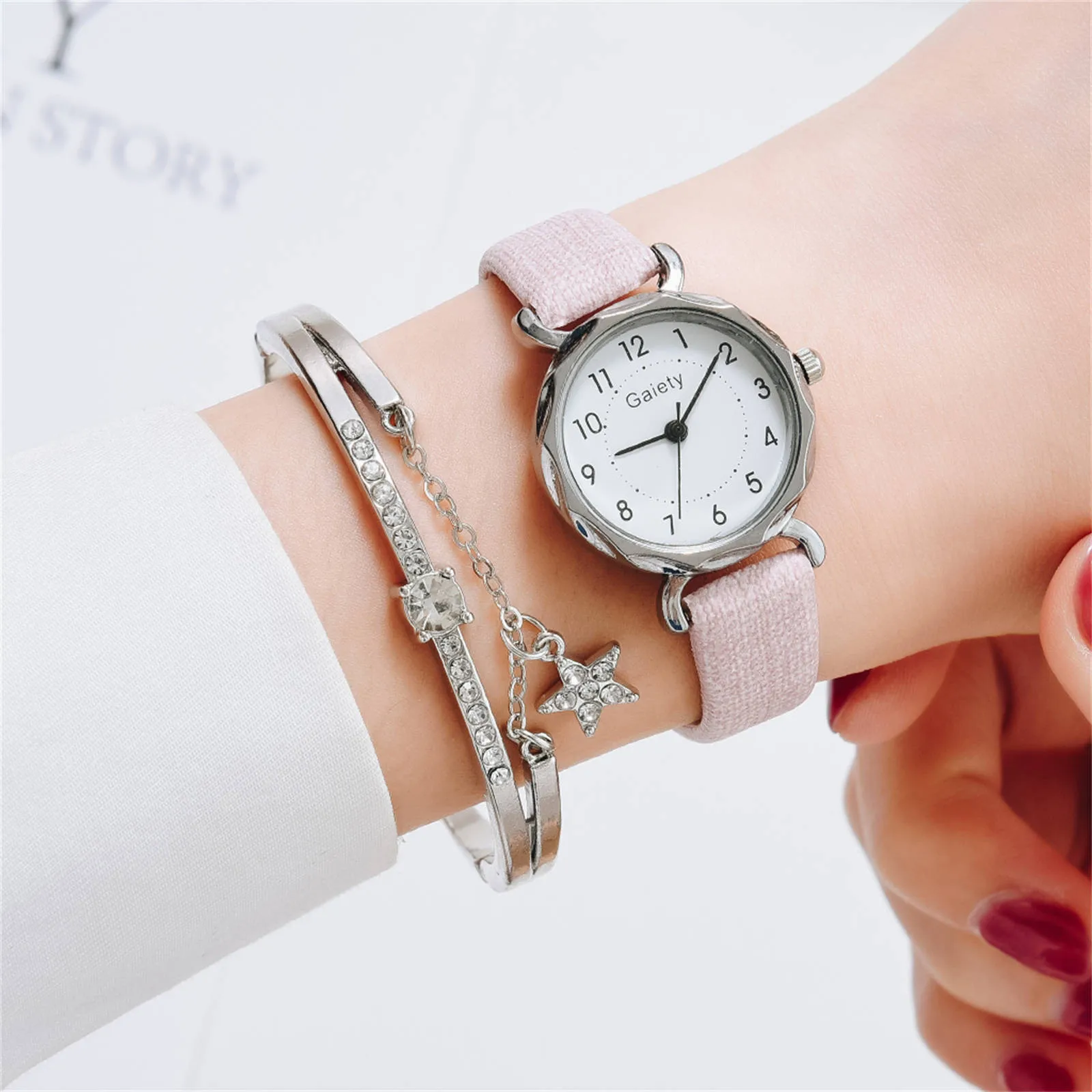 Casual Fashionable Ladies Watches Temperament Quartz Watch For Women Simple Round Dial Wristwatch For Ladies Relogios Feminino
Casual Fashionable Ladies Watches Temperament Quartz Watch For Women Simple Round Dial Wristwatch For Ladies Relogios Feminino