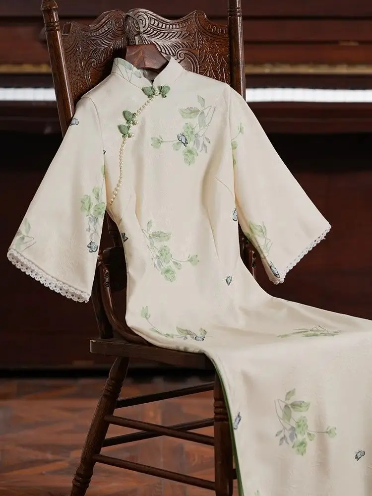 Новое красивое платье Cheongsam в китайском стиле 2025 года, новое улучшенное элегантное летнее повседневное платье Ципао с перевернутым большим рукавом
Новое красивое платье Cheongsam в китайском стиле 2025 года, новое улучшенное элегантное летнее повседневное платье Ципао с перевернутым большим рукавом
