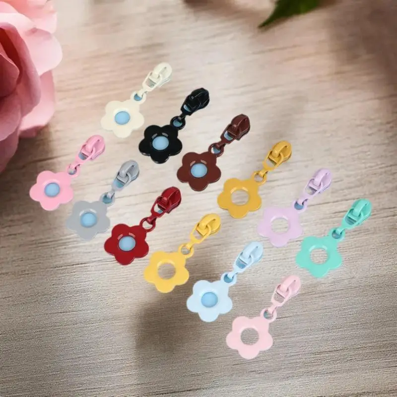 10Pcs Cute Little Flower Zipper Head For #3 Nylon Zippers Suitable For Home Sewing DIY Handmade Zipper ReplacementHot
10Pcs Cute Little Flower Zipper Head For #3 Nylon Zippers Suitable For Home Sewing DIY Handmade Zipper ReplacementHot