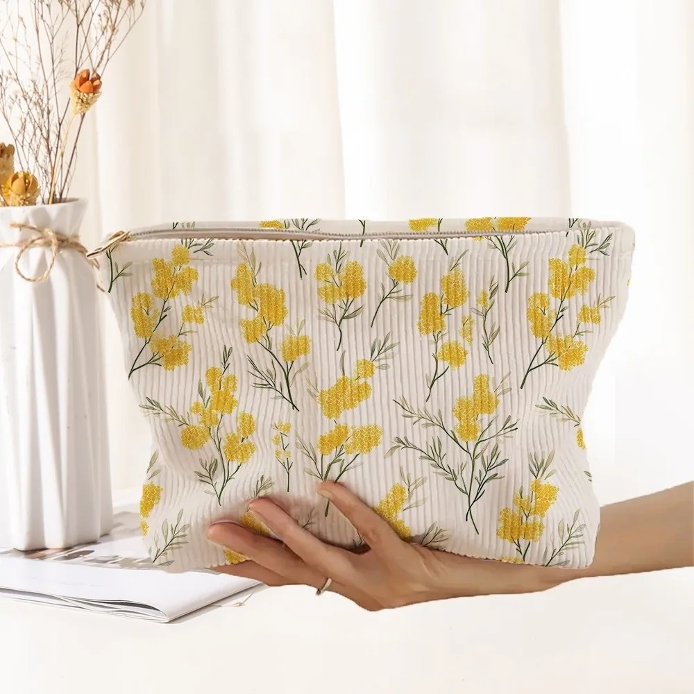 Модная портативная косметичка с цветочным принтом, вельветовый многофункциональный органайзер для макияжа на молнии, легкая сумка большой вместимости для путешествий
Модная портативная косметичка с цветочным принтом, вельветовый многофункциональный органайзер для макияжа на молнии, легкая сумка большой вместимости для путешествий