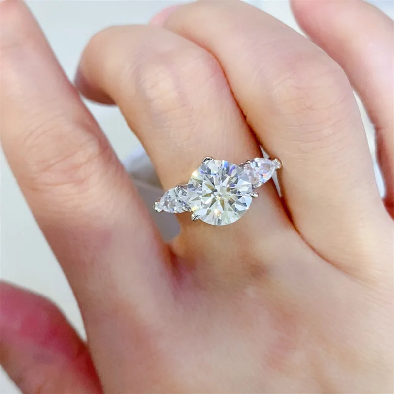 Women's 3 Carat Classic Sansheng Moissanite Ring PT950 Platinum High-Quality Premium Fine Jewelry Collection
Women's 3 Carat Classic Sansheng Moissanite Ring PT950 Platinum High-Quality Premium Fine Jewelry Collection