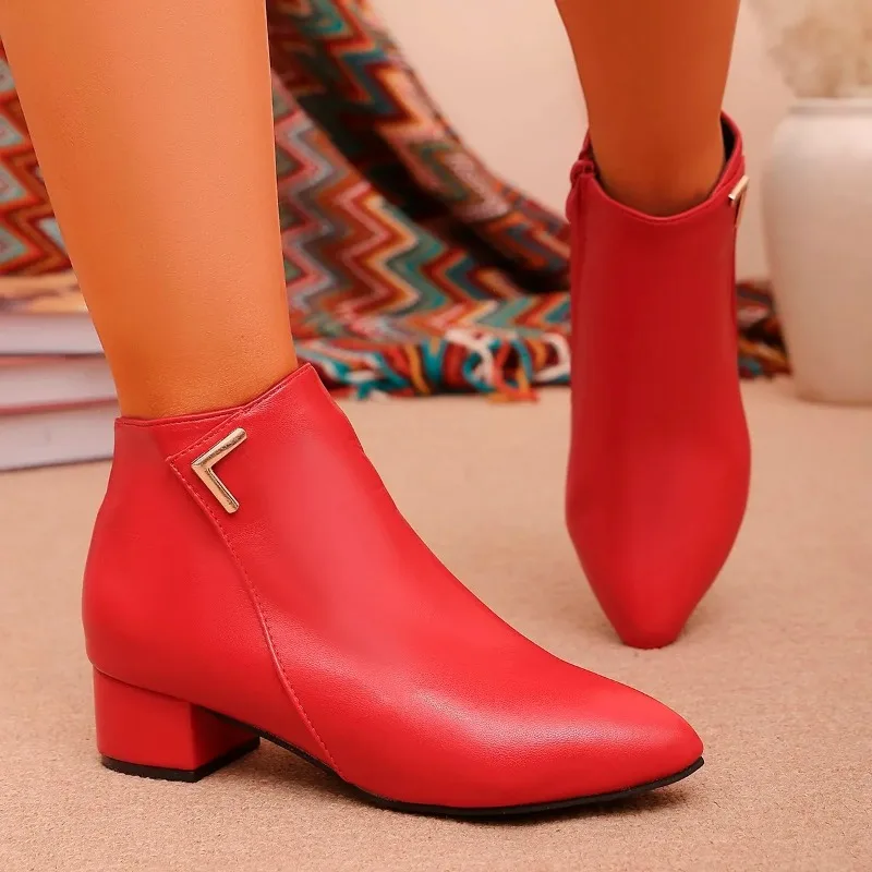2026 Autumn/Winter New Retro Casual Fashion Short Boots - Women's Single Boot - Versatile Pointed Toe Short Boots
2026 Autumn/Winter New Retro Casual Fashion Short Boots - Women's Single Boot - Versatile Pointed Toe Short Boots