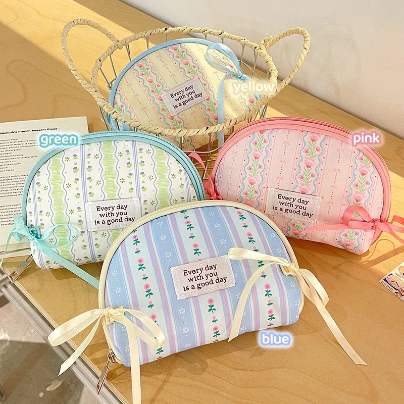 Floral Shell Cosmetic Bag Portable Student Travel Bags Large-capacity Partitioned Storage Bag Carry-on Makeup Bag for Girls Gift
Floral Shell Cosmetic Bag Portable Student Travel Bags Large-capacity Partitioned Storage Bag Carry-on Makeup Bag for Girls Gift