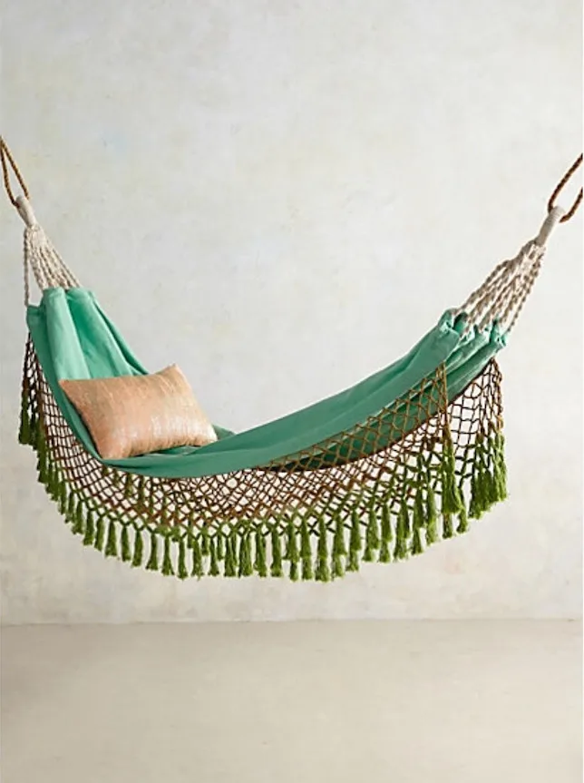 Anthropologie, гамак с бахромой в стиле бохо
Anthropologie, гамак с бахромой в стиле бохо