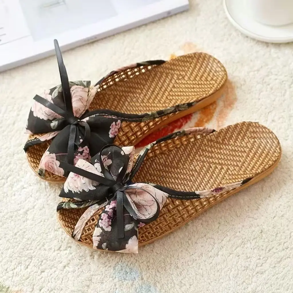 Women Cane Woven Baotou Bow Slippers Summer New Lightweight Breathable Non Slip Flat sole Home Slippers Floor Silent Slippers
Women Cane Woven Baotou Bow Slippers Summer New Lightweight Breathable Non Slip Flat sole Home Slippers Floor Silent Slippers