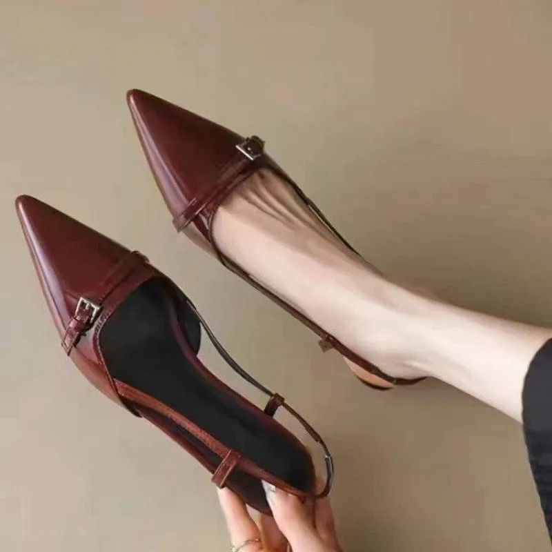 2026 New Summer French Wine Red Pointed Patent Leather Mid-heel Overhead Sandals for Women Retro Skinny Heel Back Empty Shoes
2026 New Summer French Wine Red Pointed Patent Leather Mid-heel Overhead Sandals for Women Retro Skinny Heel Back Empty Shoes