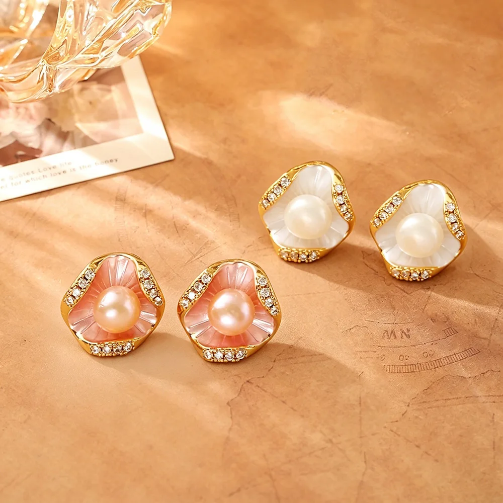 Fashionable and exquisite natural freshwater pearl lotus leaf earrings, fresh, sweet and natural temperament, high-end earrings
Fashionable and exquisite natural freshwater pearl lotus leaf earrings, fresh, sweet and natural temperament, high-end earrings