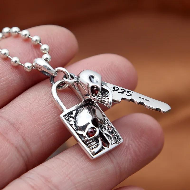 Ожерелье для пары из стерлингового серебра 925 пробы в готическом стиле с черепом и красными глазами, унисекс
Ожерелье для пары из стерлингового серебра 925 пробы в готическом стиле с черепом и красными глазами, унисекс