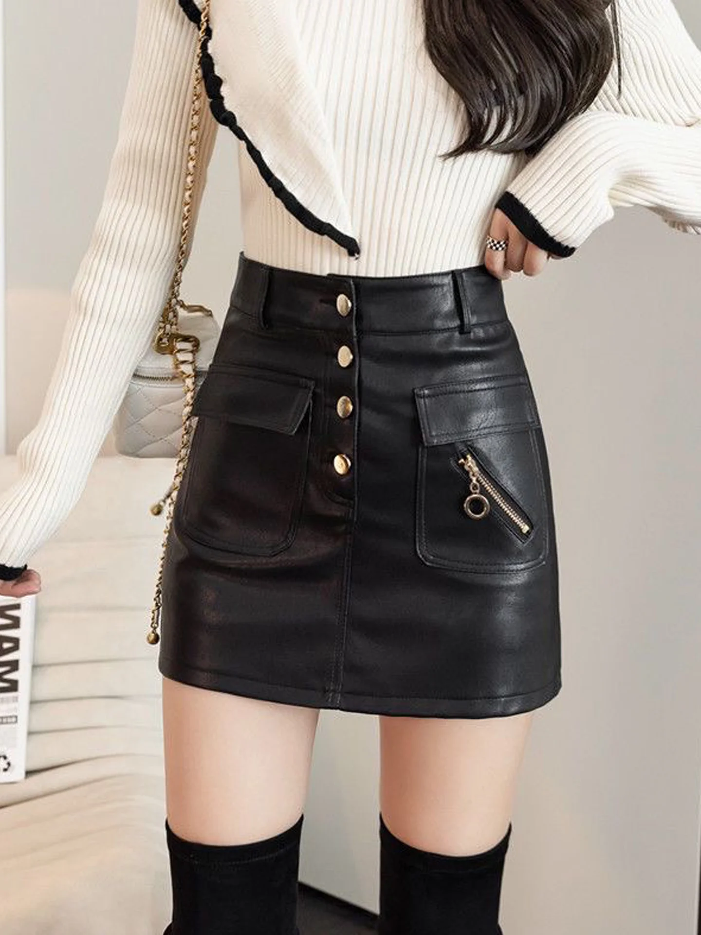 Повседневная короткая юбка из искусственной кожи с карманами, женская, с высокой талией, облегающая, в байкерском стиле, весна-осень, новинка сезона
Повседневная короткая юбка из искусственной кожи с карманами, женская, с высокой талией, облегающая, в байкерском стиле, весна-осень, новинка сезона