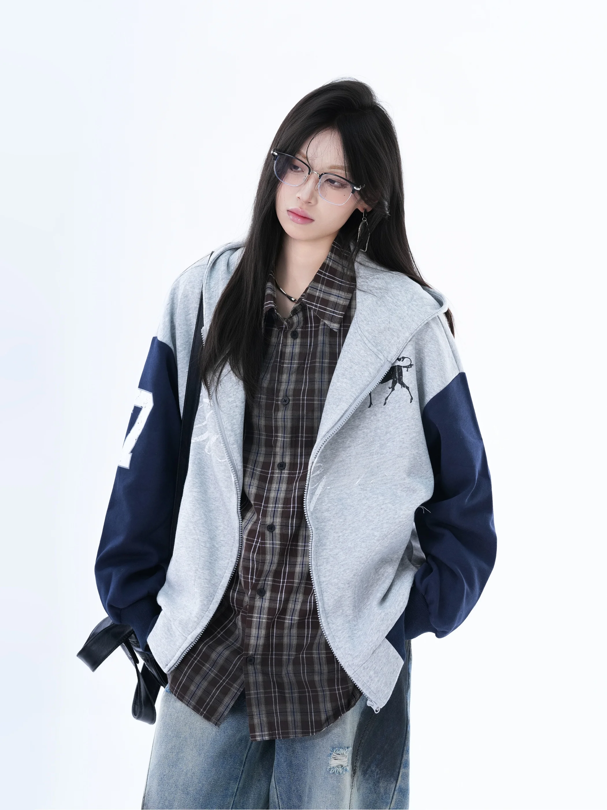 Street Sle Color Blo Открытый кардиган с капюшоном Женская свободная модная брендовая верхняя одежда из смеси хлопка и полиэстера Длинный рукав...
Street Sle Color Blo Открытый кардиган с капюшоном Женская свободная модная брендовая верхняя одежда из смеси хлопка и полиэстера Длинный рукав...