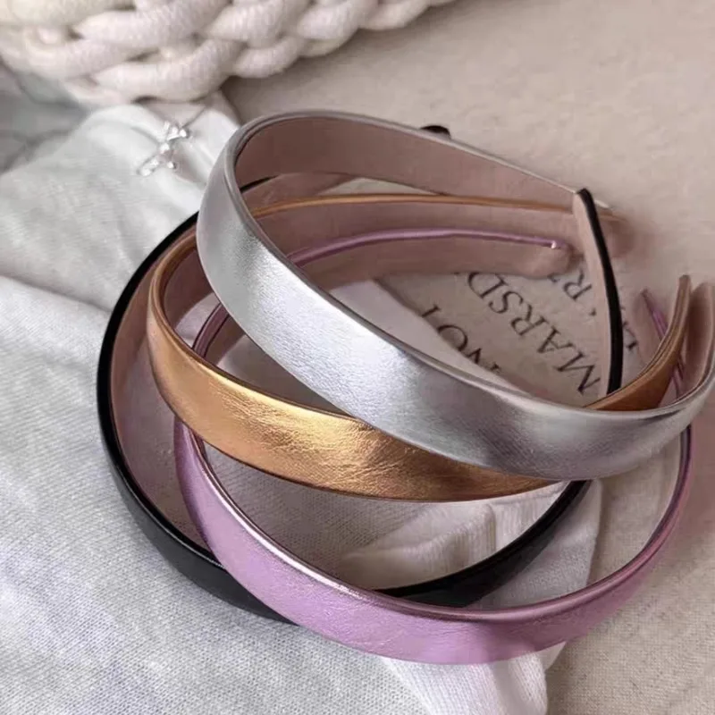 New Europe and America Elegant Gold Sliver Leather PU Hairband Headband for Women Girls Hair Bands Hair Accessories
New Europe and America Elegant Gold Sliver Leather PU Hairband Headband for Women Girls Hair Bands Hair Accessories