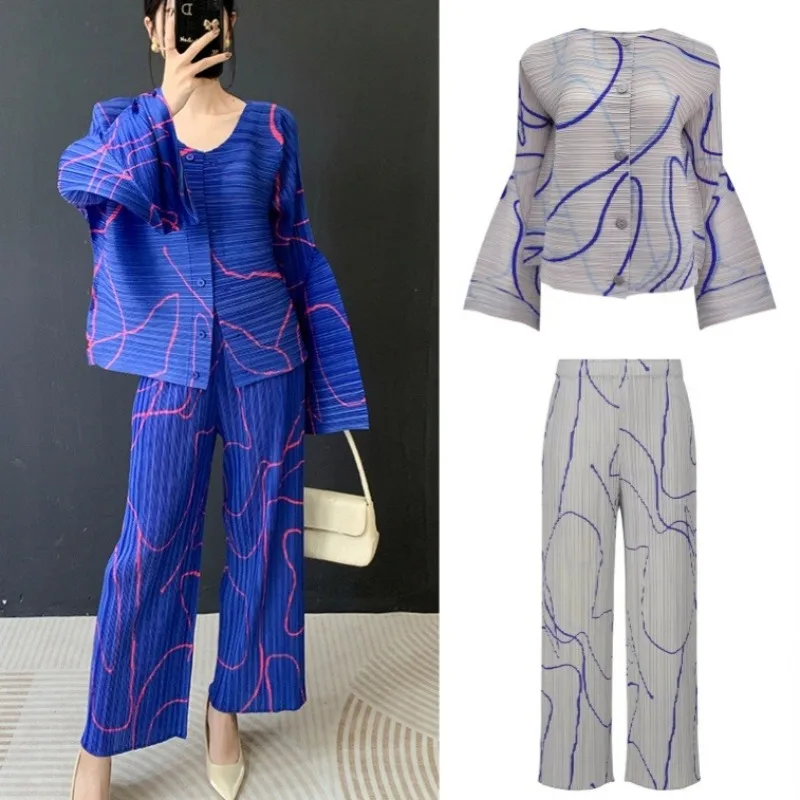 Плиссированный топ с принтом Miyake, новинка весны 2026, топ с длинными рукавами, кардиган, повседневные прямые брюки, длинные брюки, комплект из 2 предметов, полиэстер
Плиссированный топ с принтом Miyake, новинка весны 2026, топ с длинными рукавами, кардиган, повседневные прямые брюки, длинные брюки, комплект из 2 предметов, полиэстер