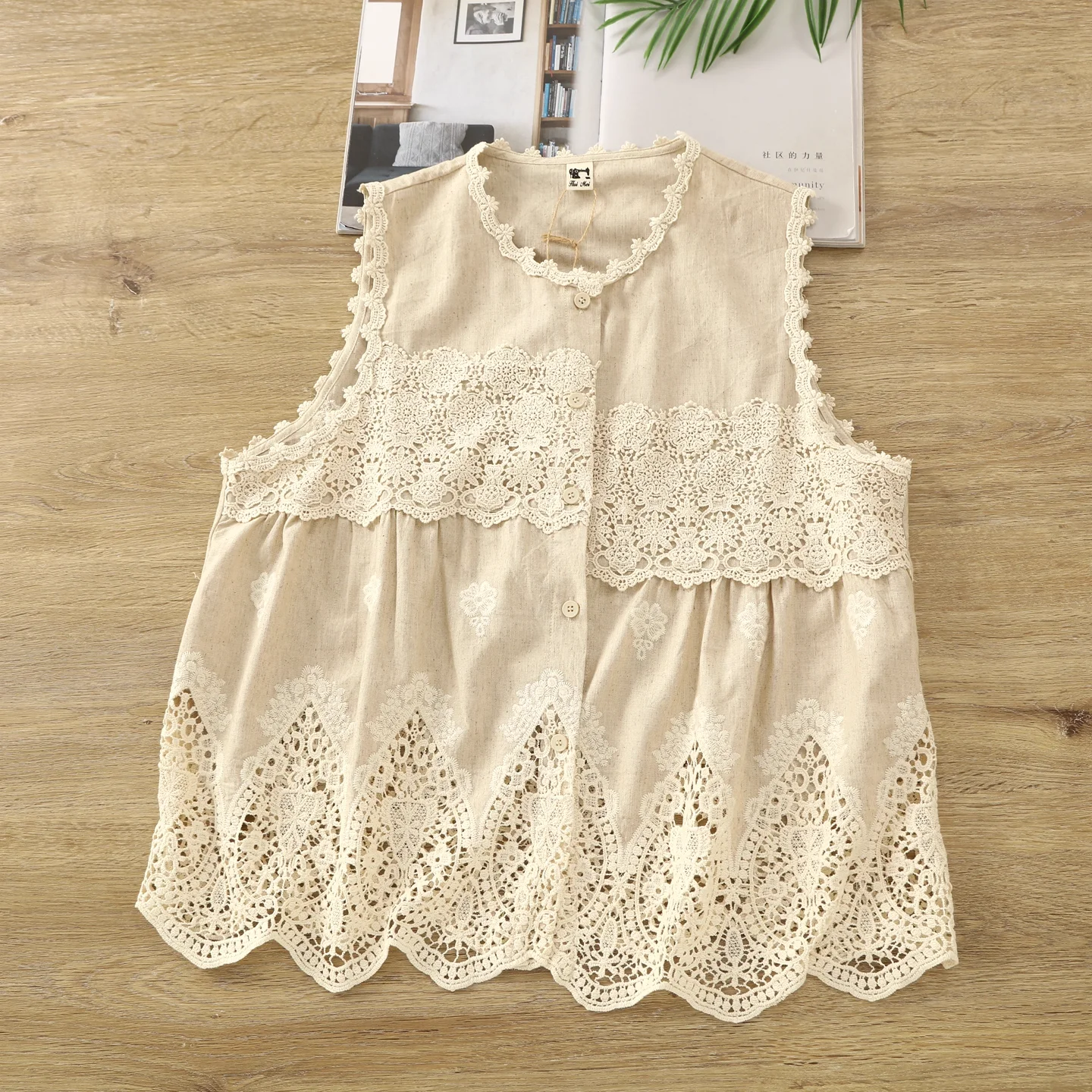 Bohemian women's vest Japan style autumn women clothes mori girl pure cotton lace crochet patchwork sleeveless jacket
Bohemian women's vest Japan style autumn women clothes mori girl pure cotton lace crochet patchwork sleeveless jacket