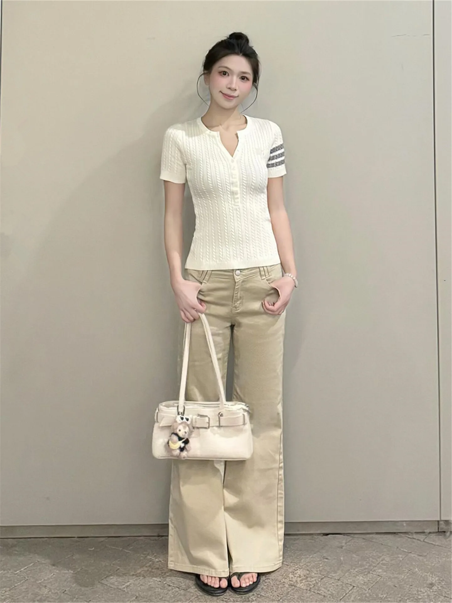 Low Waist Bell Bottom Denim Jeans Women's Spring Summer Loose Slimming Design Khaki Color Retro Style Casual Cotton Jeans
Low Waist Bell Bottom Denim Jeans Women's Spring Summer Loose Slimming Design Khaki Color Retro Style Casual Cotton Jeans