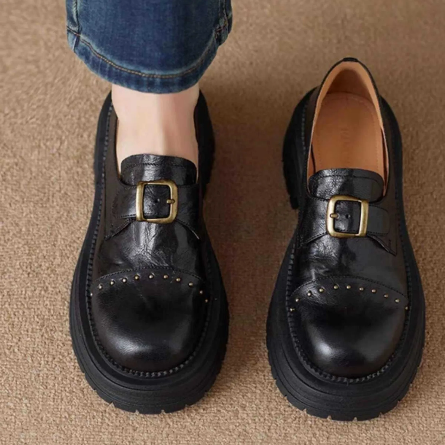 Soft Leather Thick Sole Black Loafers Women British Style Leather Shoes for Office Commute Street Wear
Soft Leather Thick Sole Black Loafers Women British Style Leather Shoes for Office Commute Street Wear