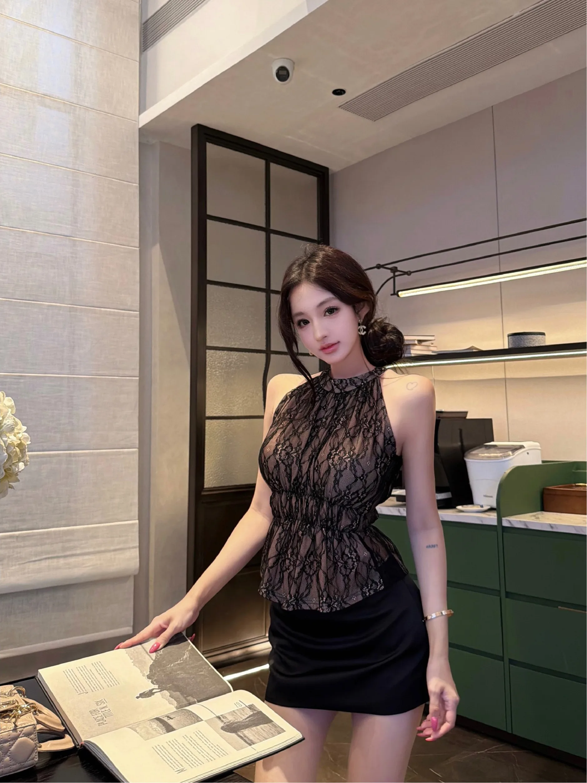 Elegant Lace Patchwork Sleeveless Top Silk Half Skirt Slim Fit round Neck Women's Fashion Set Summer 2026 Short Length Machin...
Elegant Lace Patchwork Sleeveless Top Silk Half Skirt Slim Fit round Neck Women's Fashion Set Summer 2026 Short Length Machin...
