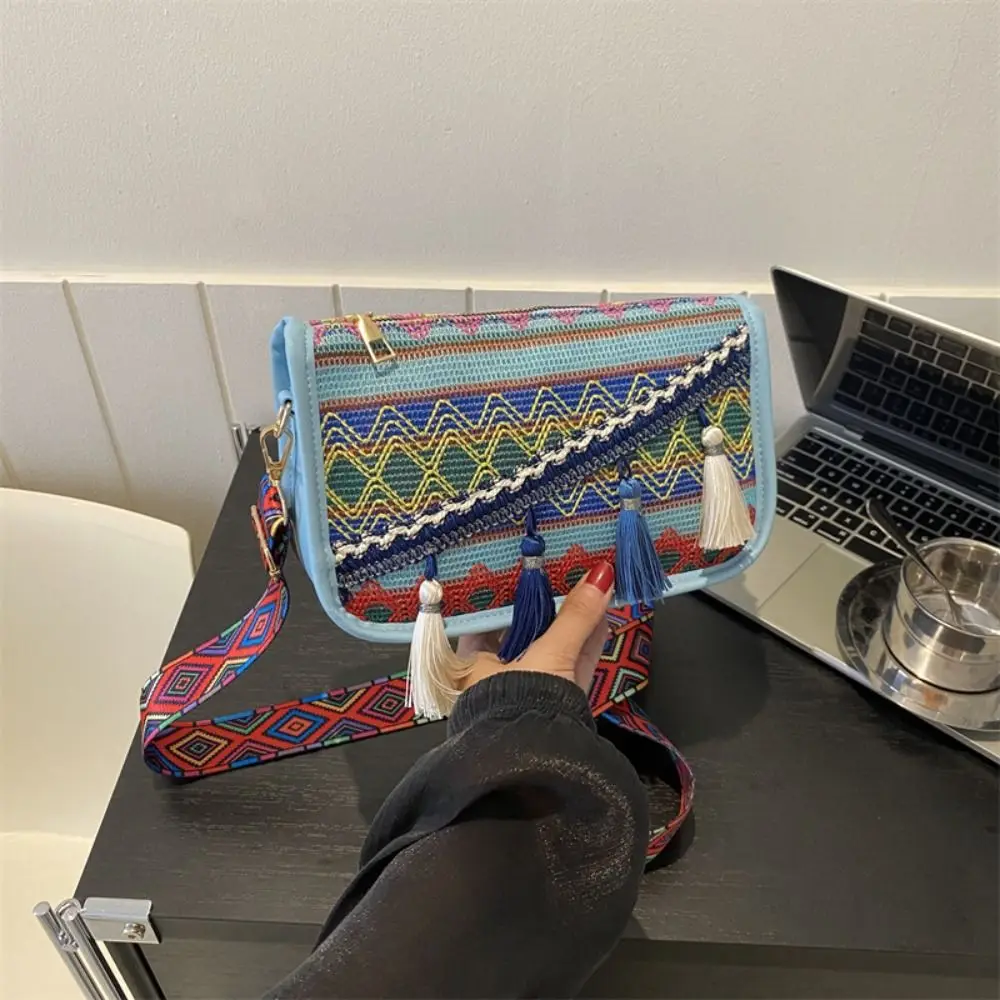 Embroidery Bohemian Shoulder Bag Colorful Korean Style Woven Bag Large Capacity Bag Tassel All-match Ethnic Style Crossbody Bag
Embroidery Bohemian Shoulder Bag Colorful Korean Style Woven Bag Large Capacity Bag Tassel All-match Ethnic Style Crossbody Bag