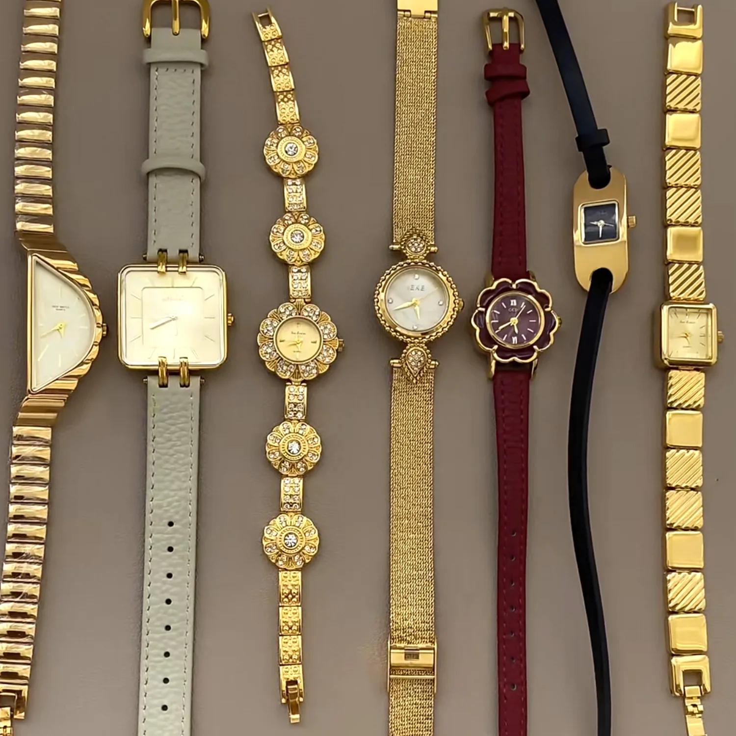 High-End Women'S Watch With A Retro Leather Strap Featuring A Sophisticated Quartz Design Trendy And Unique Timepiece For Ladies
High-End Women'S Watch With A Retro Leather Strap Featuring A Sophisticated Quartz Design Trendy And Unique Timepiece For Ladies