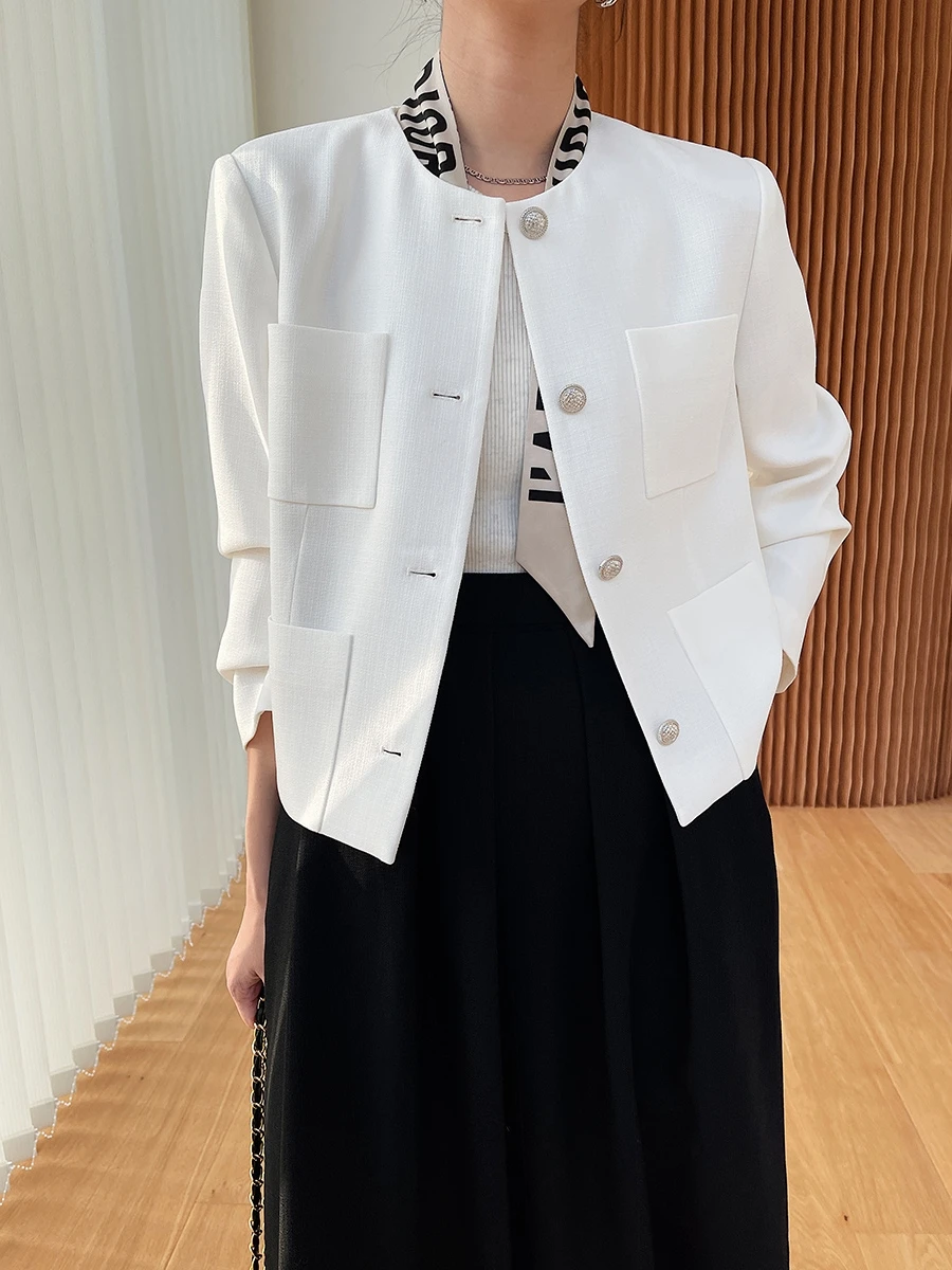 Новинка 2023 года: Весеннее пальто Mulan из ацетатного волокна с тканой текстурой, белое, с пуговицами, длинными рукавами и круглым вырезом, в стиле «Маленький аромат»
Новинка 2023 года: Весеннее пальто Mulan из ацетатного волокна с тканой текстурой, белое, с пуговицами, длинными рукавами и круглым вырезом, в стиле «Маленький аромат»