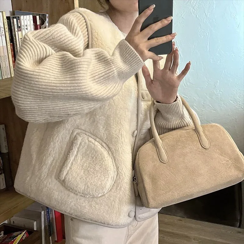 Korean Gentle and Versatile V-neck Cute Age-reducing Sleeveless Fur Two-sides Wear Tops Vest Coats Dongdaemun Fashion Vests
Korean Gentle and Versatile V-neck Cute Age-reducing Sleeveless Fur Two-sides Wear Tops Vest Coats Dongdaemun Fashion Vests