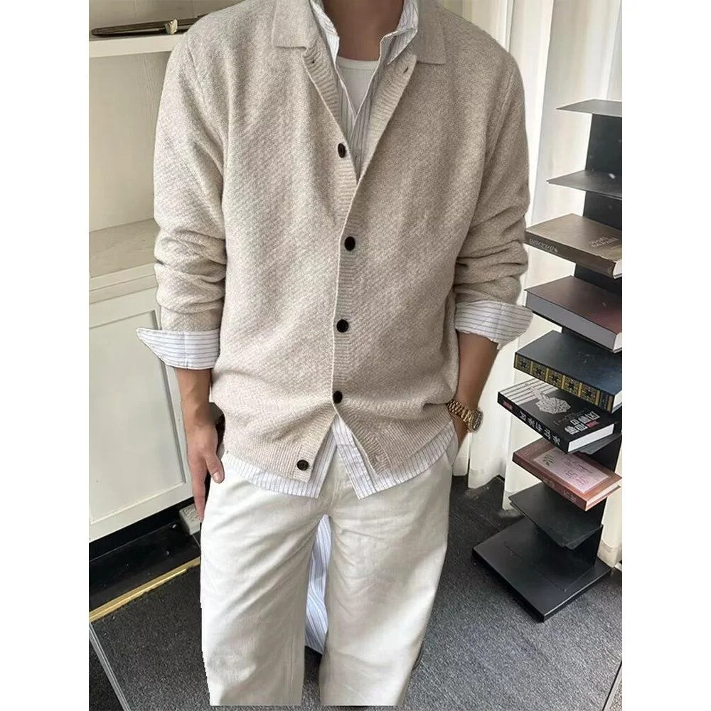 Мужской тонкий трикотажный кардиган Slim Fit на пуговицах из смесовой хлопково-шерстяной ткани, свитер с круглым вырезом для осенней носки
Мужской тонкий трикотажный кардиган Slim Fit на пуговицах из смесовой хлопково-шерстяной ткани, свитер с круглым вырезом для осенней носки