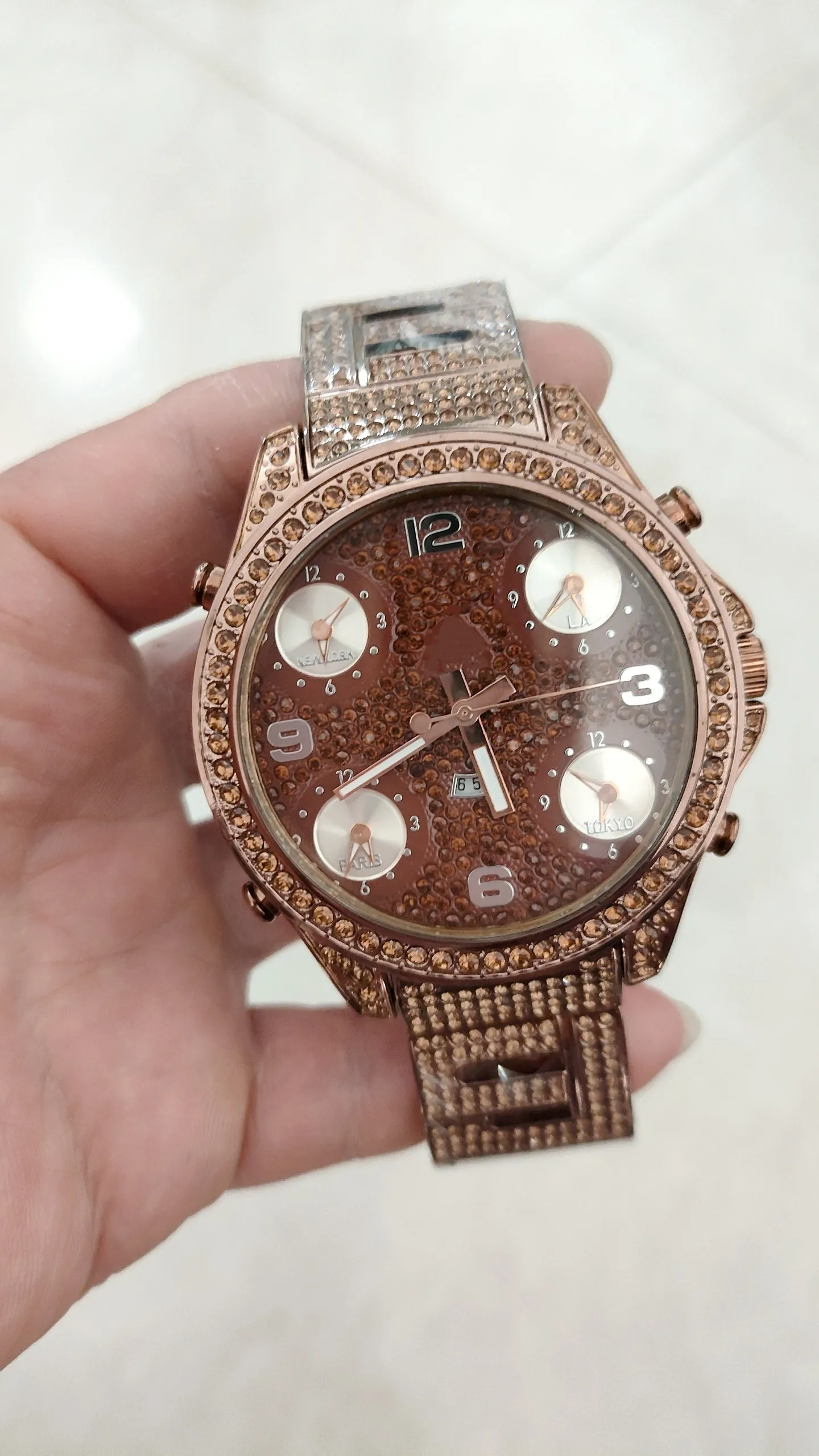 Large Plate Quartz Gypsy Couple Gold High-end Steel Belt Rhinestone Watch
Large Plate Quartz Gypsy Couple Gold High-end Steel Belt Rhinestone Watch