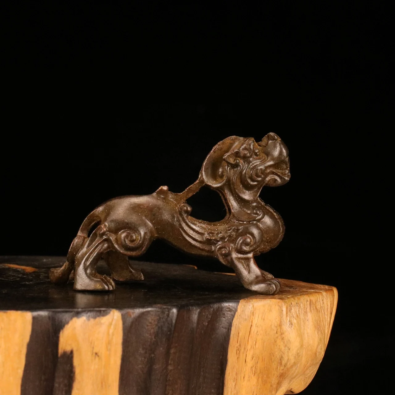 Pulp-coated copper Pixiu tea table tea pet ornament, solid auspicious beast ornament, fine workmanship
Pulp-coated copper Pixiu tea table tea pet ornament, solid auspicious beast ornament, fine workmanship