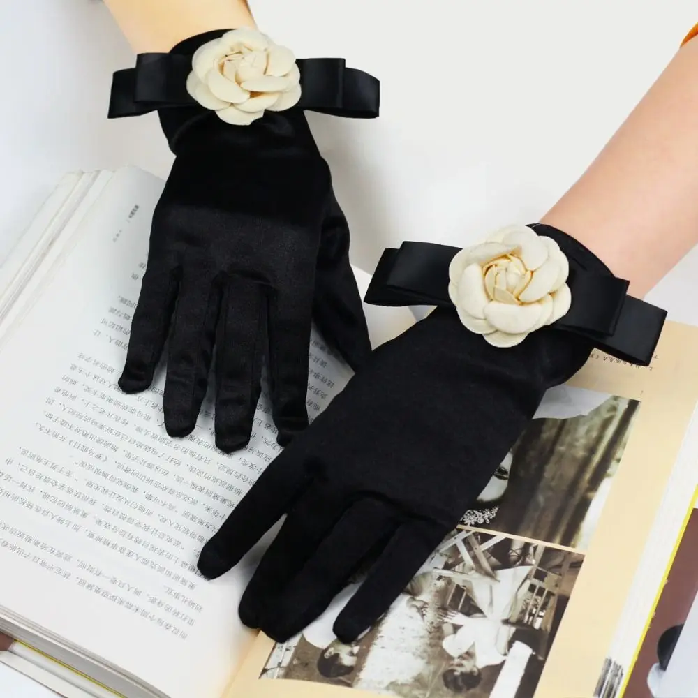 Short Flower Camellia Gloves Velvet Silk Hepburn Style Gloves Black Retro Evening Dress Gloves Wedding
Short Flower Camellia Gloves Velvet Silk Hepburn Style Gloves Black Retro Evening Dress Gloves Wedding