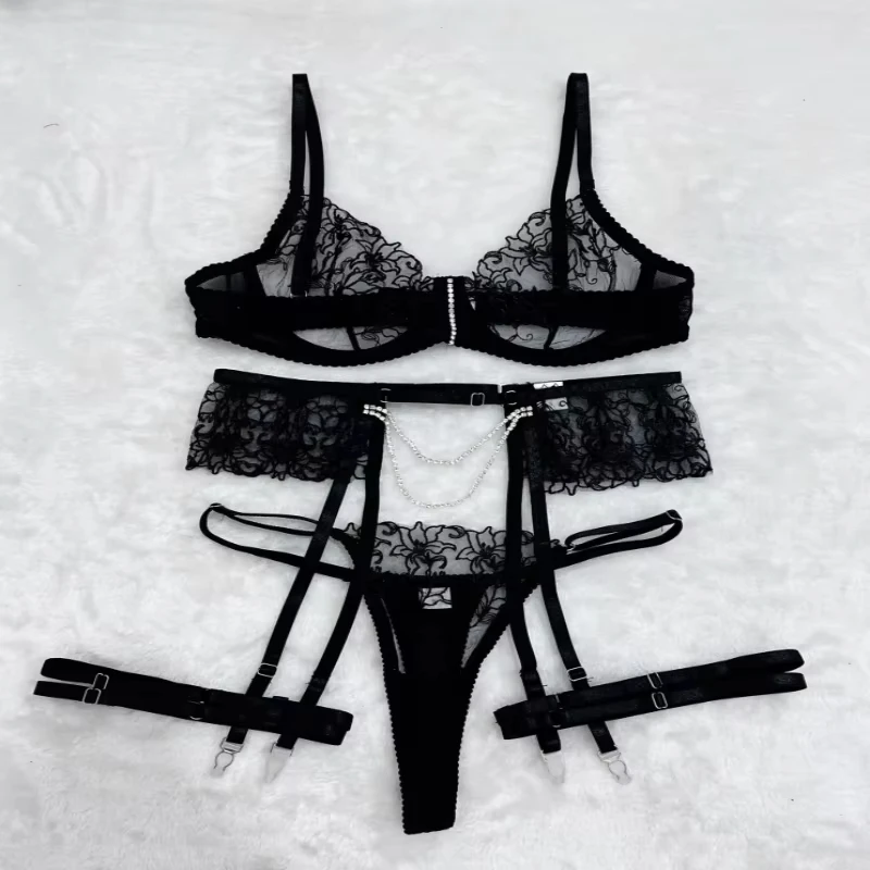 Bikini with metal chains, floral embroidery, mesh, transparent, sexy three-piece swimsuit for women
Bikini with metal chains, floral embroidery, mesh, transparent, sexy three-piece swimsuit for women