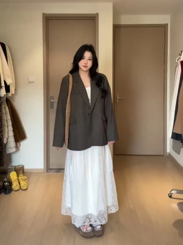 Корейская новая женская юбка-трапеция большого размера с кружевными вставками и вырезами, осенне-зимняя, в стиле «Нежный ветер»
Корейская новая женская юбка-трапеция большого размера с кружевными вставками и вырезами, осенне-зимняя, в стиле «Нежный ветер»